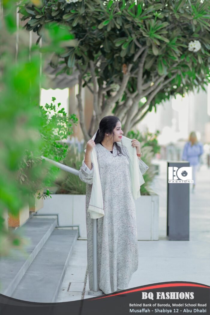 Silver Mist Textured Abaya - Image 2